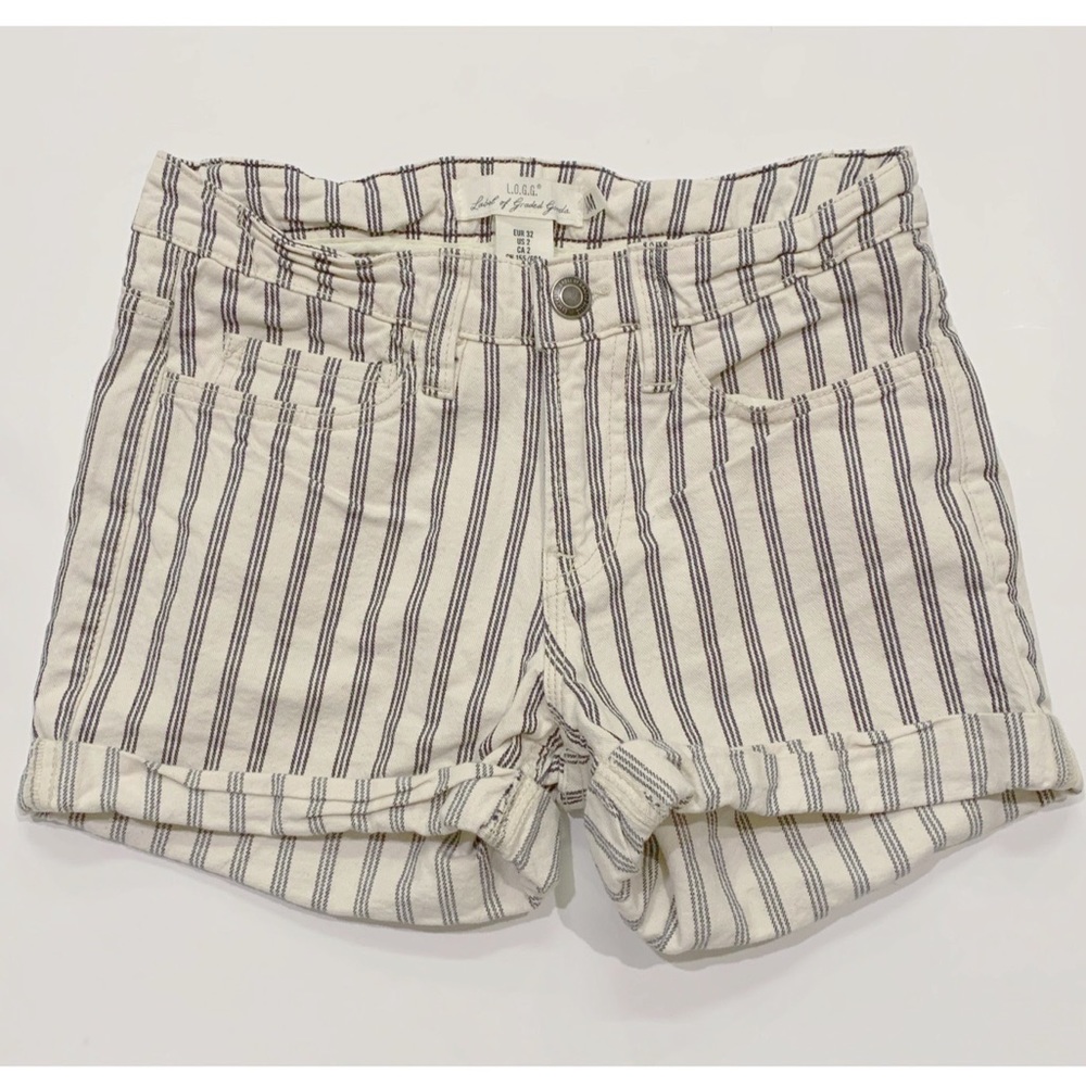 Flash Sale H&M Shorts Cute Pinstriped Shorts Size 2